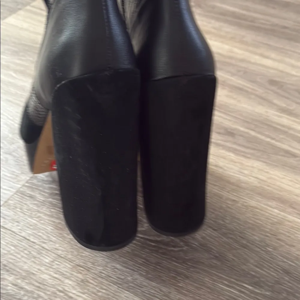 Vince Camuto Black Leather Heeled Boots Platform Suede Two tone 11M - Image 8