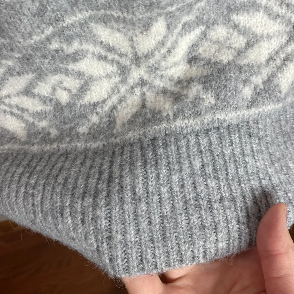 Cupcakes and Cashmere plush snowflake Nordic winter turtleneck sweater size M Gray Size M - Image 9