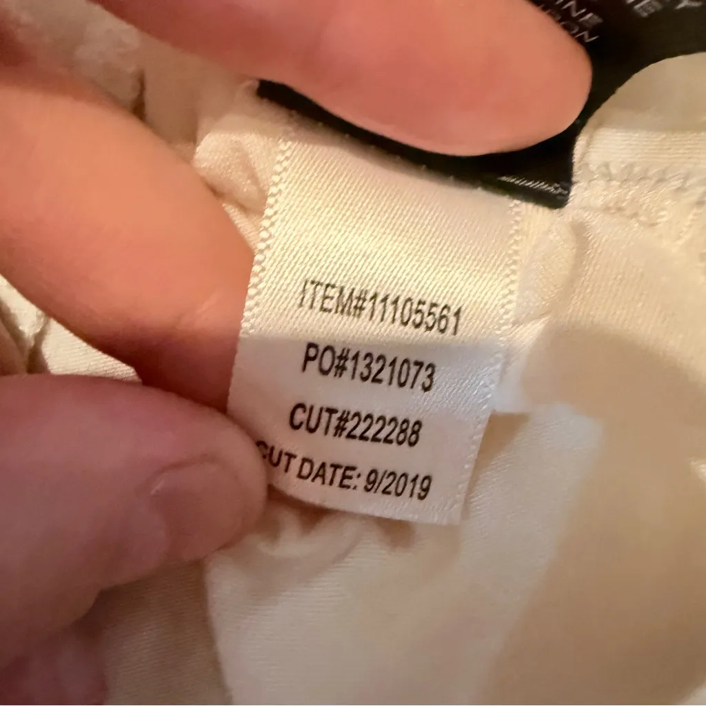 Torrid NWT Super Soft White Knit T-Shirt Women’s Size‎ 2X V-Neck Top - Image 5