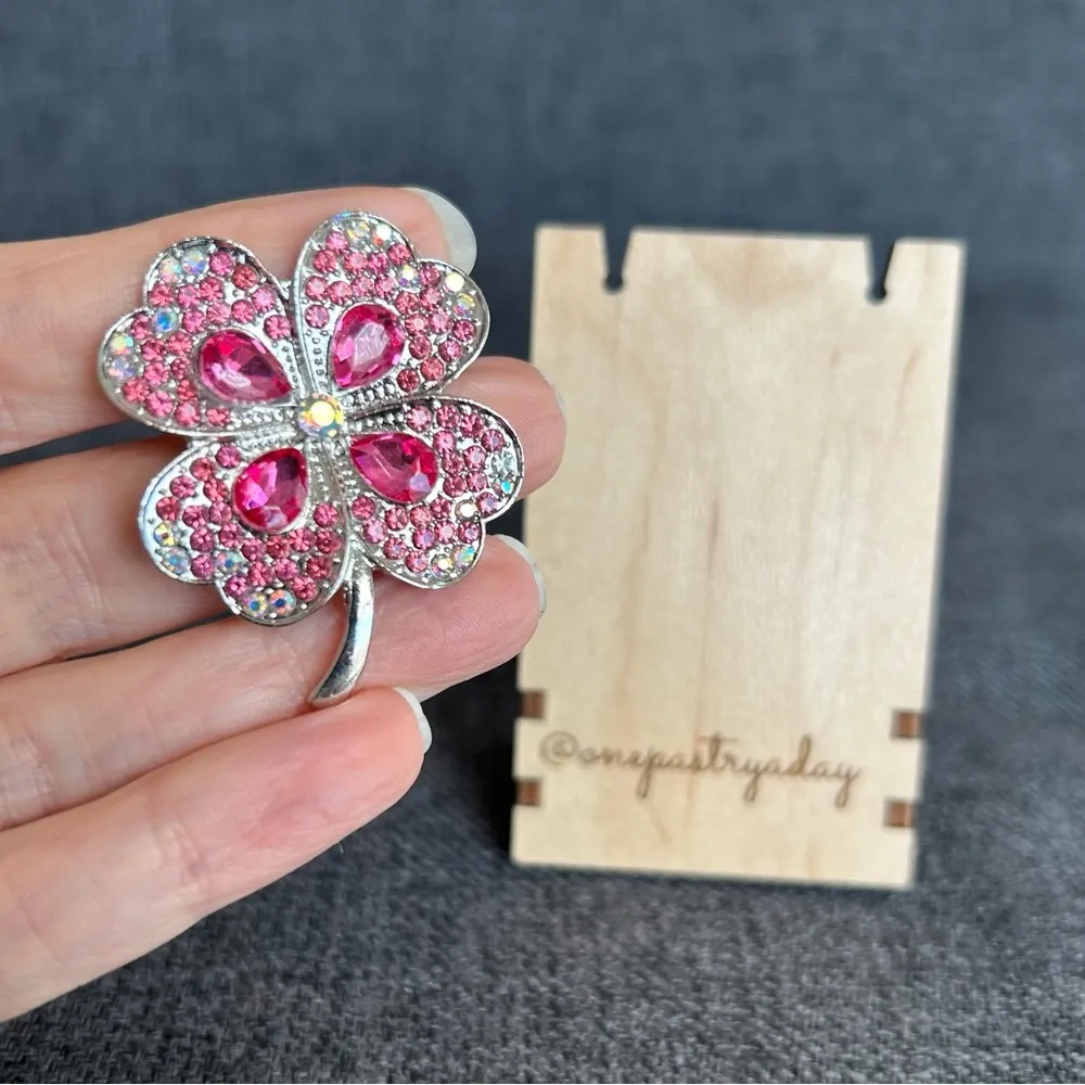Fashion Rhinestone Four Leaf Clover, Shamrock Brooch Pin, Pink, Silver, Sparkly Pink - Image 11