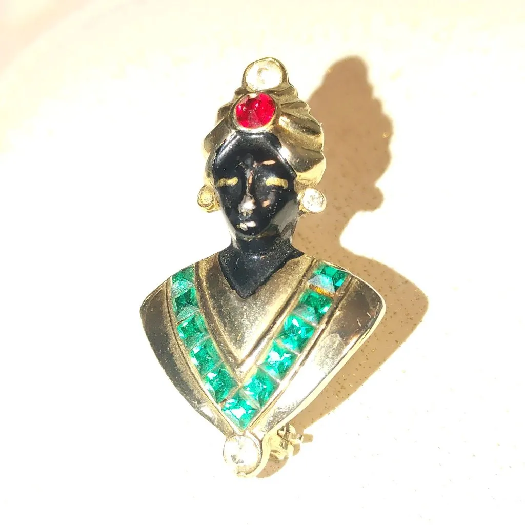 Jolle Rhinestone Genie Brooch 1940s Small Vintage Black Enamel Green Red Stones Gold - Image 10