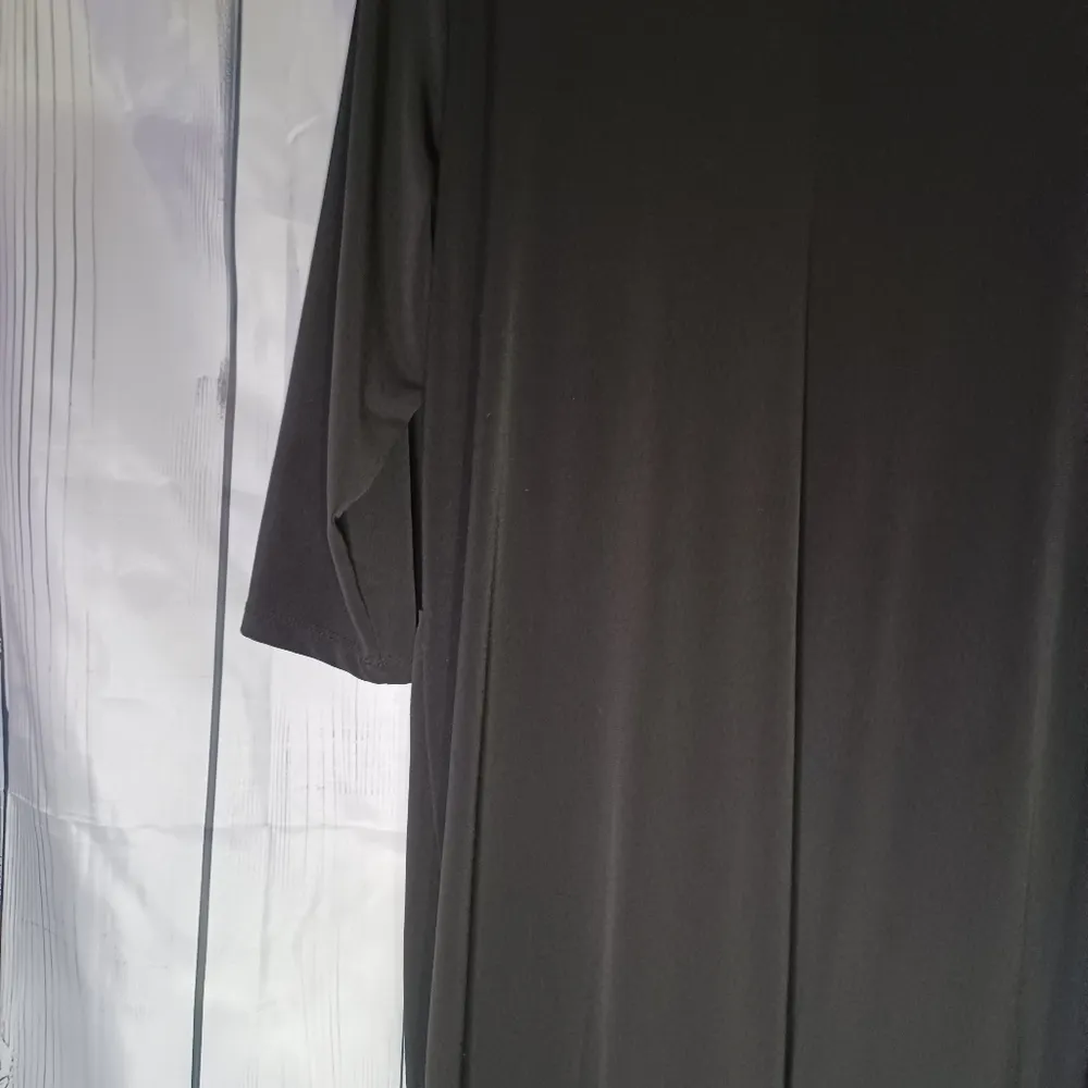 Elementz woman v-neck 3/4 sleeve black dress - Image 12