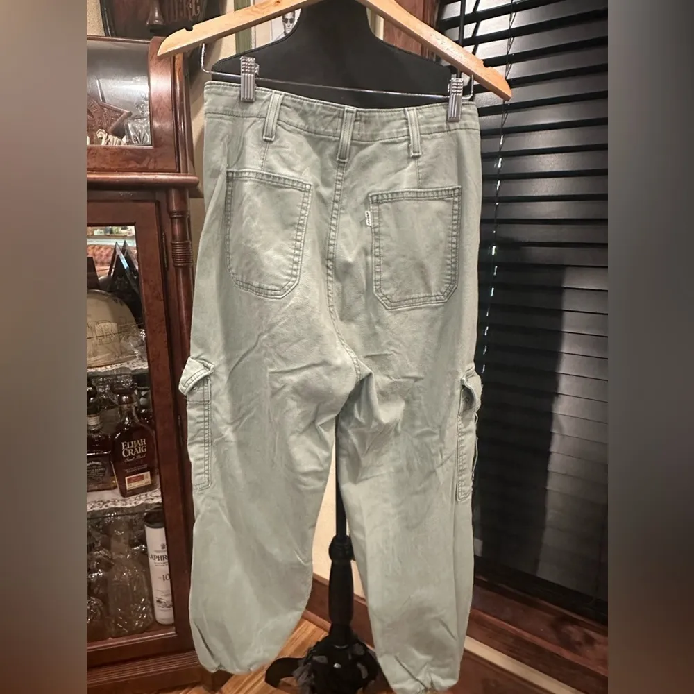 EUC LEVIS UNIQUE GREEN CARGO PANTS BALLON LEG STYLE - Image 2