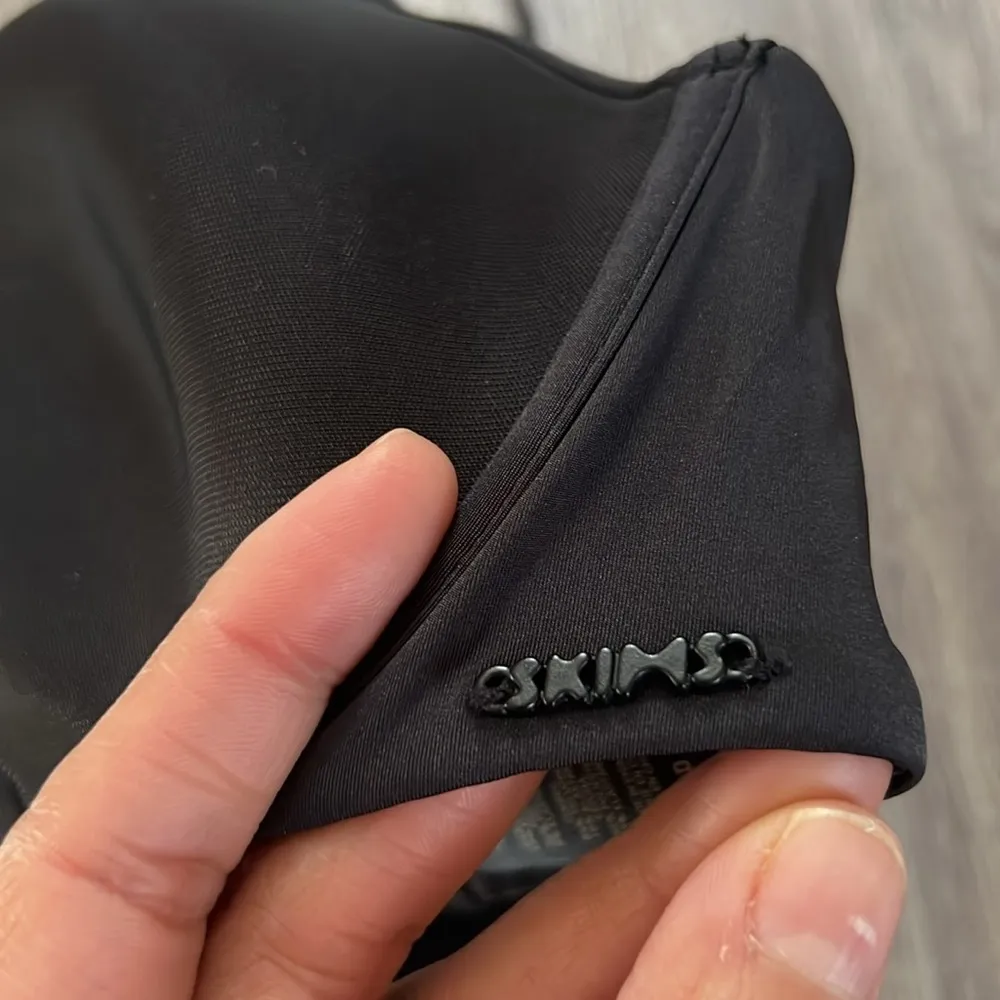 Skims Weightless Demi Bra in Onyx 32D - Image 6