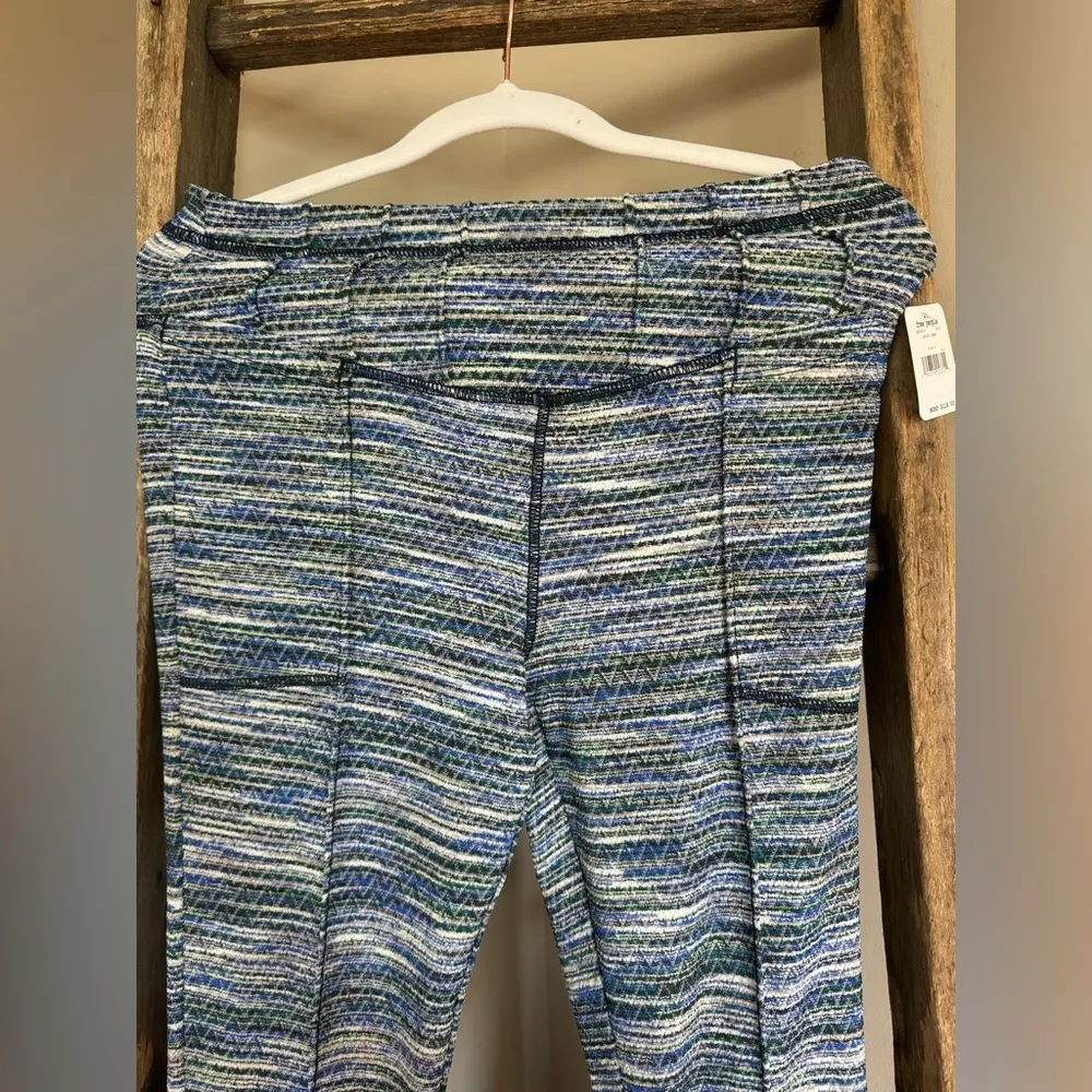 Movement NWT On It Flare Leggings Size Small - Image 12