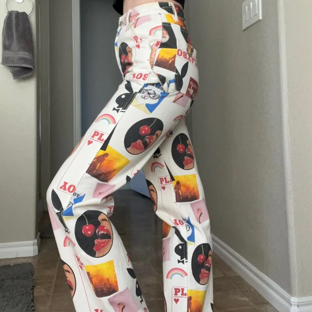 Playboy magazine print jeans Size 24 - Image 9