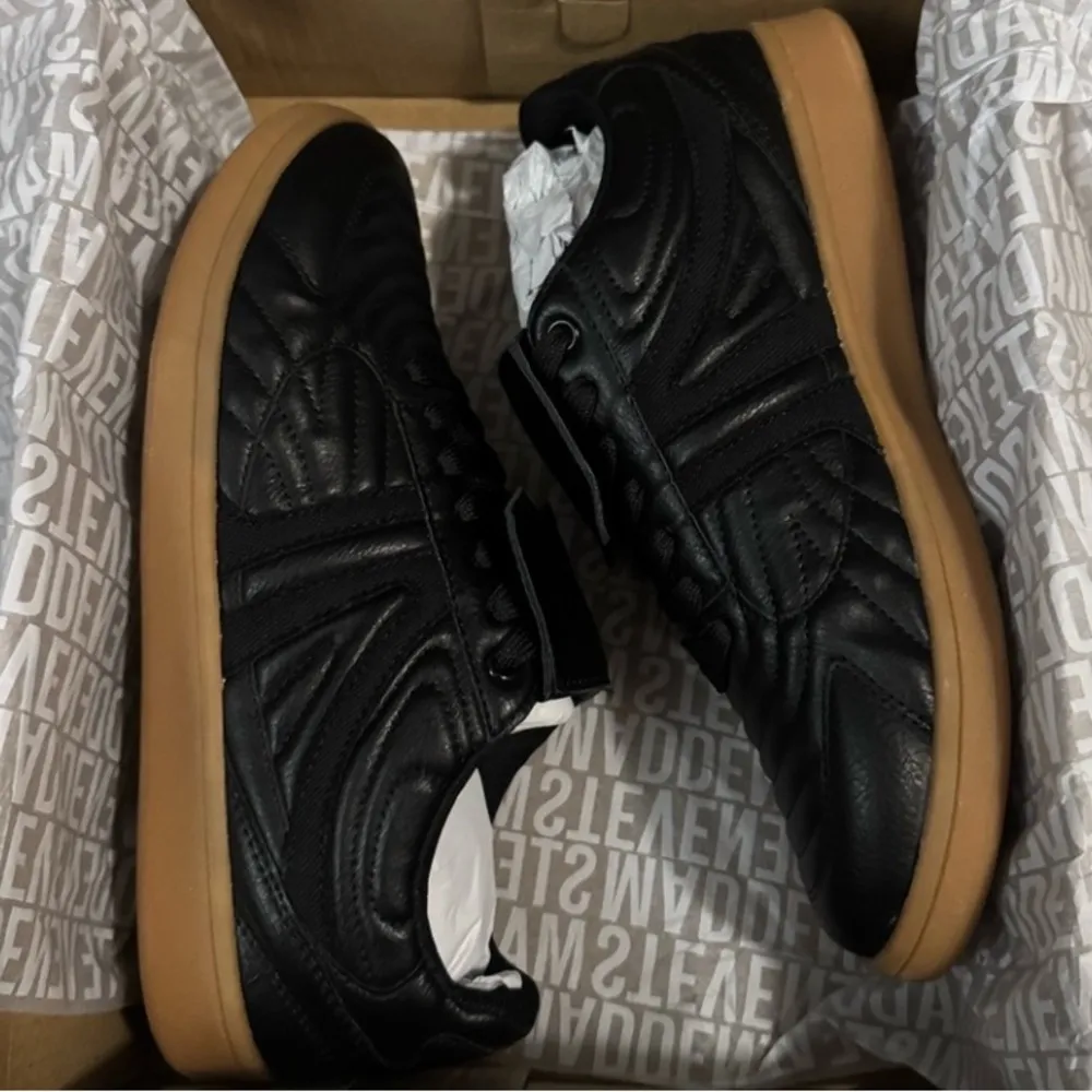 Steve Madden Madrid Low Top Sneaker - Image 5