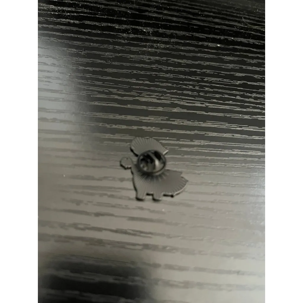 Enamel Pin dinosaur rock star - Image 2