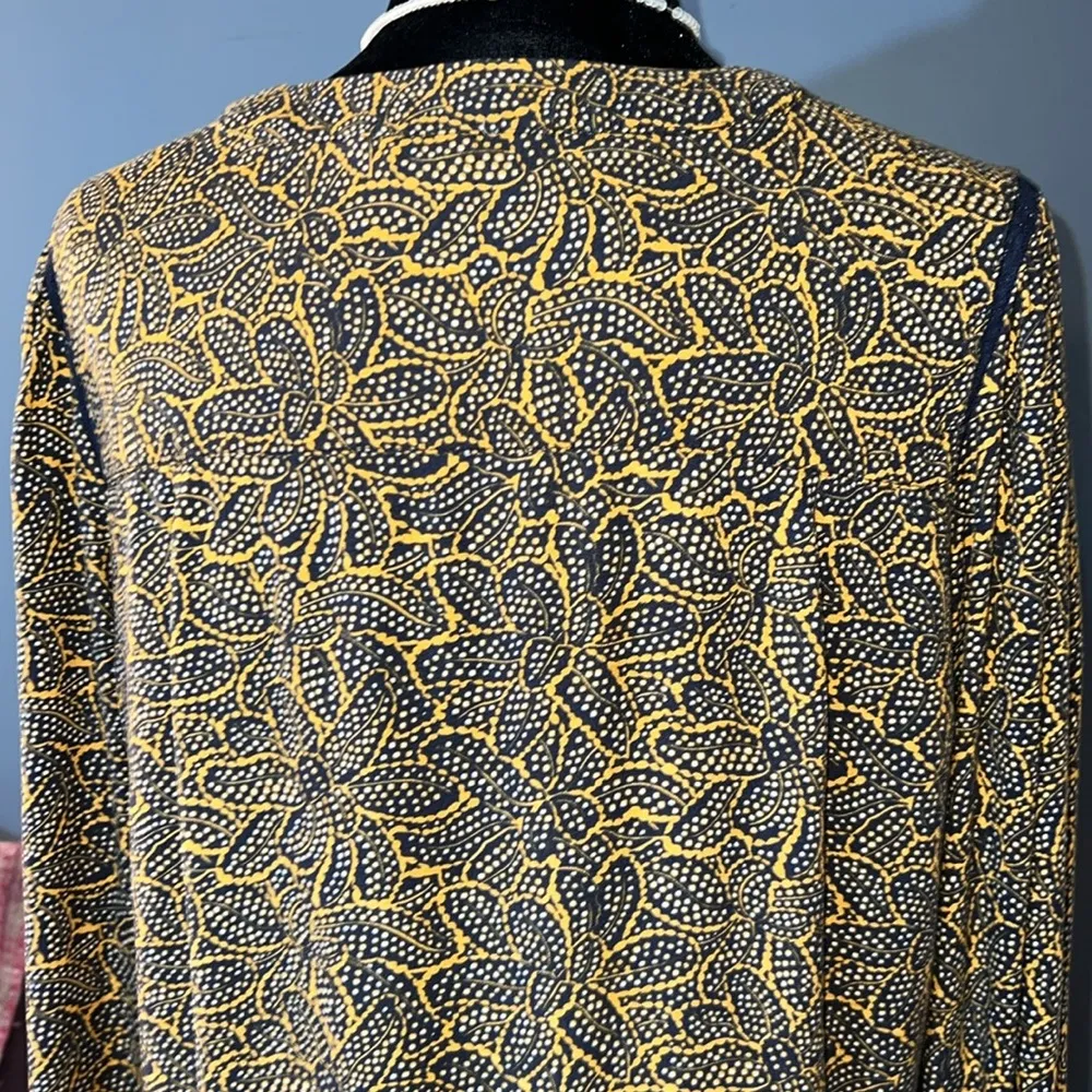 Size L Long Sleeve Blouse w V Neckline - Image 7