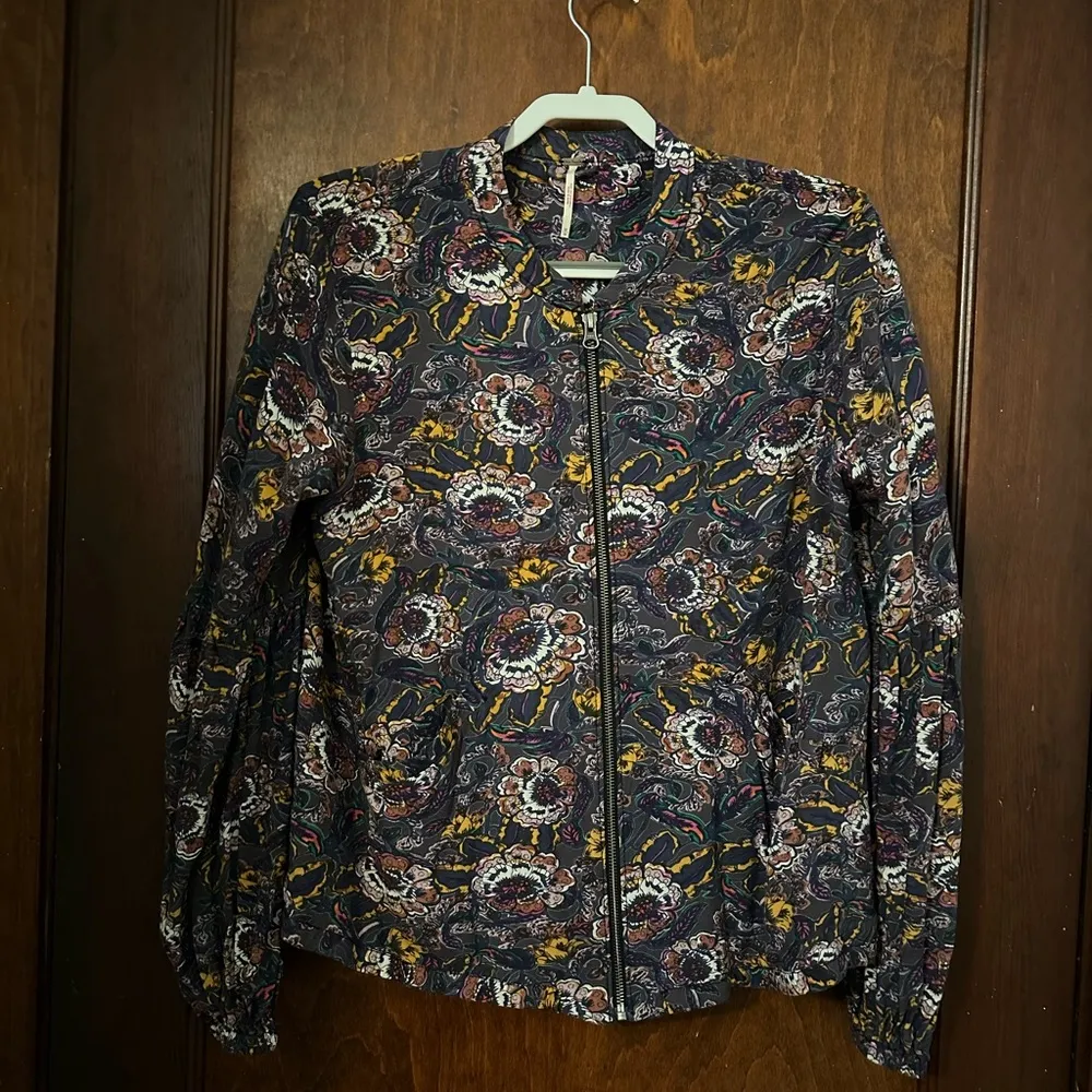 Free People Soft Printed Balloon Sleeve Jacket Size M - Image 3