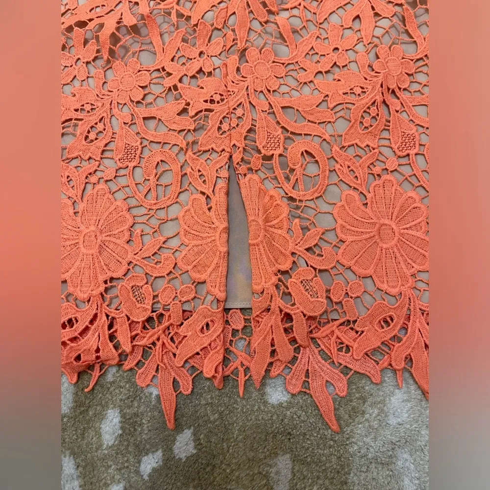 Alice + Olivia Farrel Midi Pencil Skirt in Coral & Nude Floral Lace Size 6 Lined - Image 5
