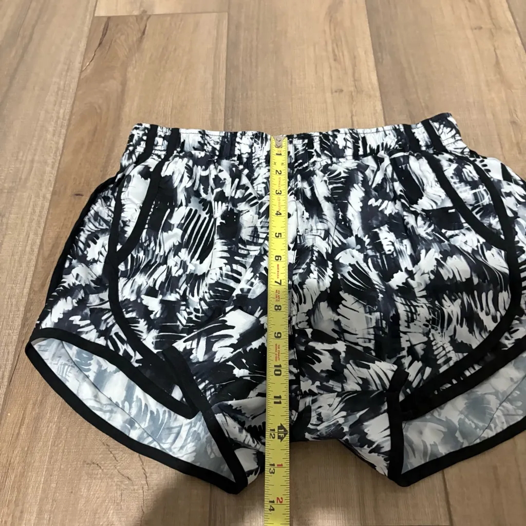 Calvin Klein Performance Short Printed tie dye Short white Black size small - Image 10