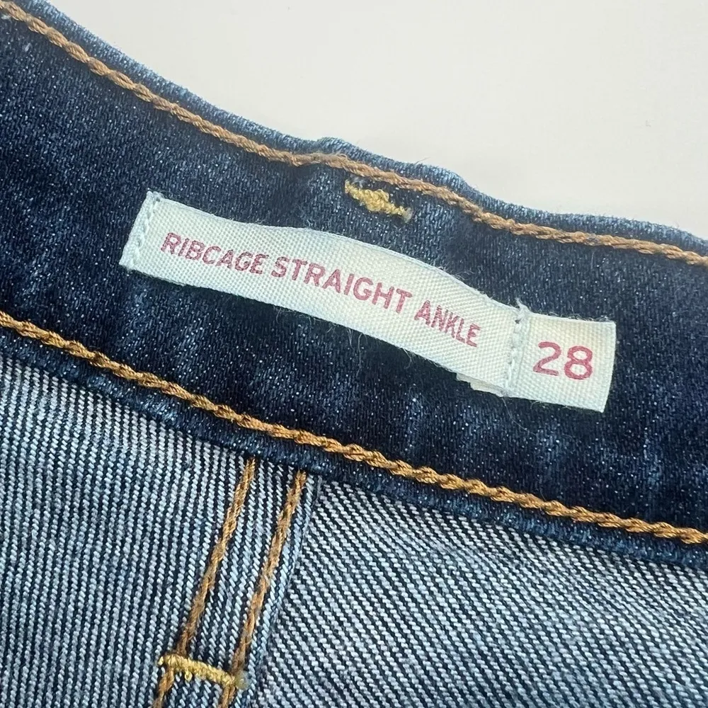 Levi’s Ribcage Straight Button Fly High Rise Jeans Sz 28 deconstructed - Image 4