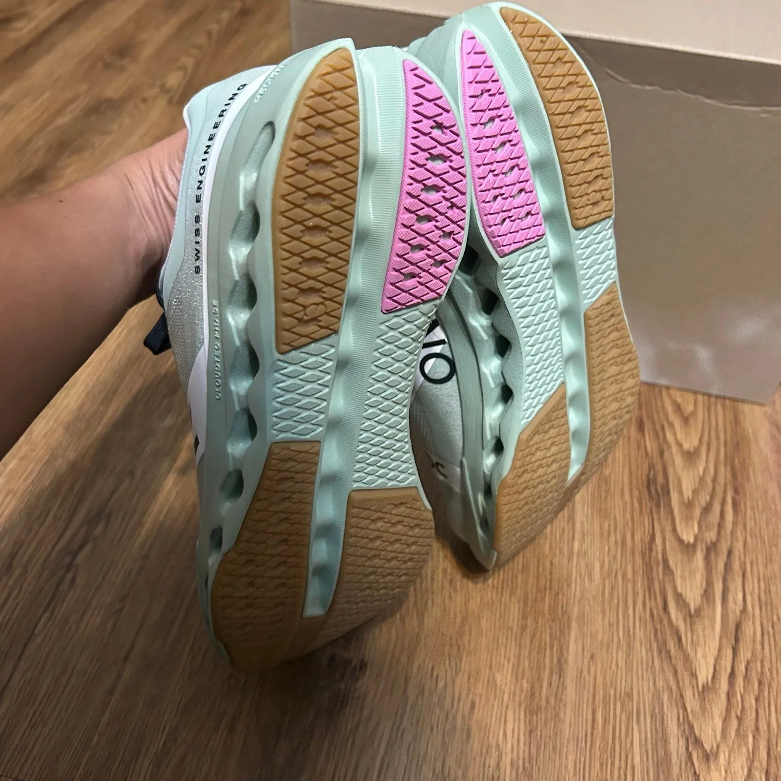 ON CLOUDSURFER mineral almond running athletic training lace up shoes sz 8 new - Image 3