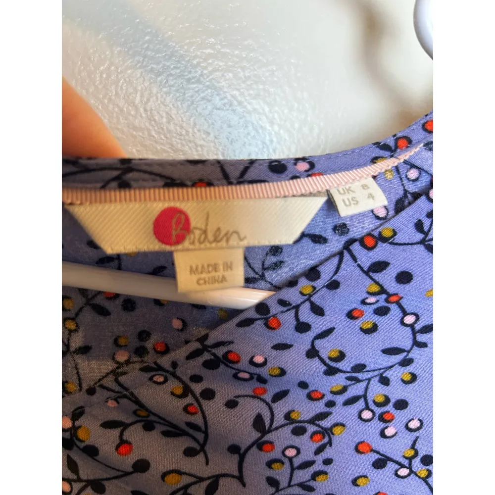 Boden Blouse Size 4 Lavender Cottage Preppy - Image 5