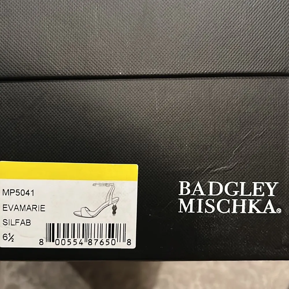 Badgley Mischka Evamarie Crystal Sandal Pumps, Size 6.5M New in Box Retail $215 - Image 6