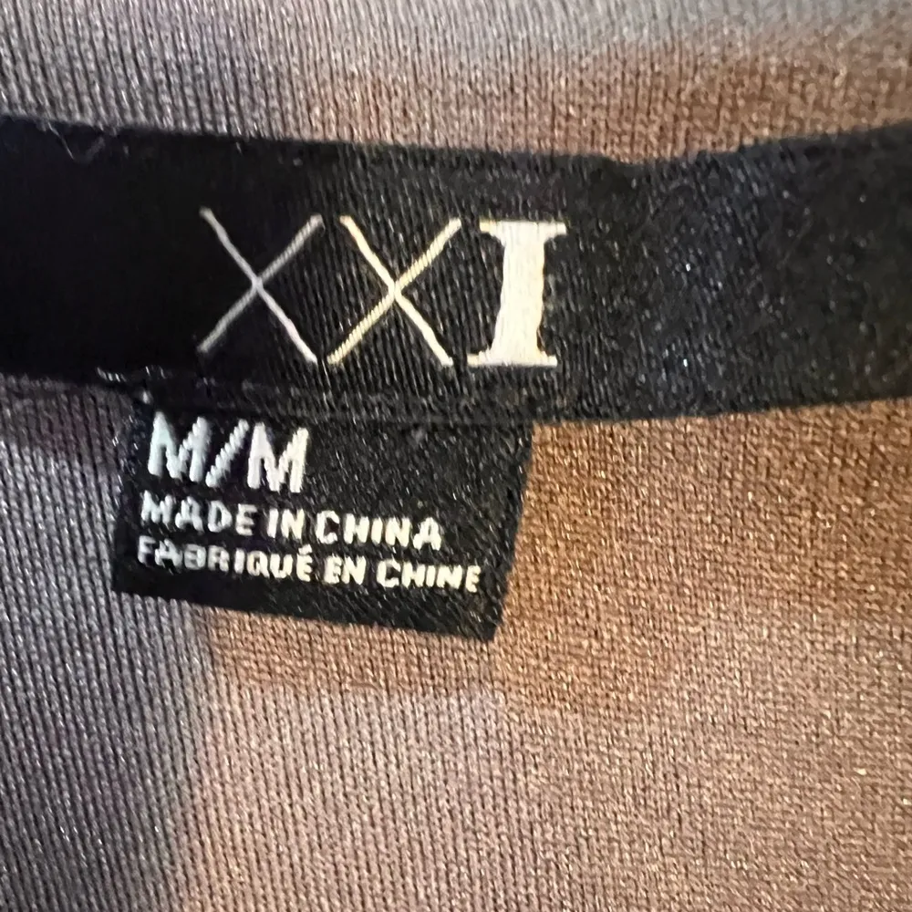 XXI Forever 21 Fun and Flirty Gray/w Black Sequins, Size‎ M - Image 3