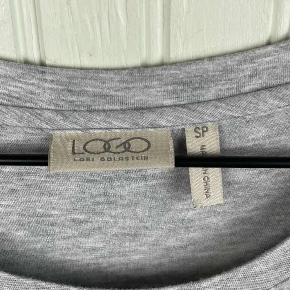 LOGO by Lori Goldstein Tunic Top Satin Lace Hem Grey Size Small Petite Lagenlook - Image 5