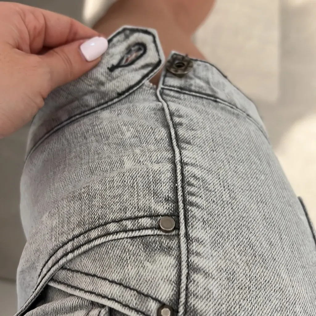 Xiomi Collection Women size 26 grey gray Washed jean shorts stretch button White - Image 3