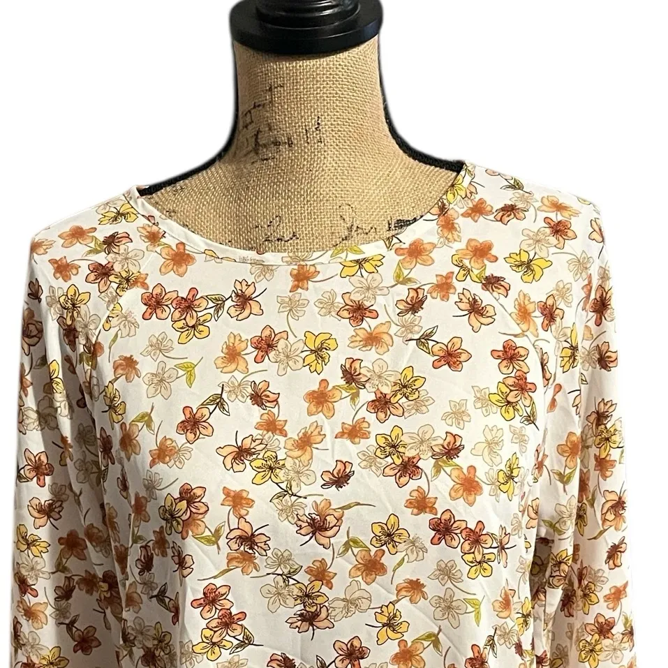 Papermoon Off White Floral Larie Tie Sleeve Blouse Brand New - Image 2