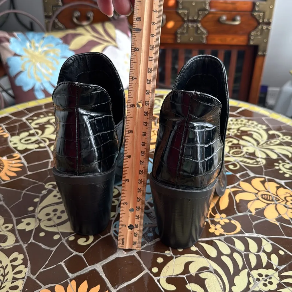 STEVE MADDEN REPTILE TEXTURE ANKLE BOOT. SZ: 6.5 - Image 9