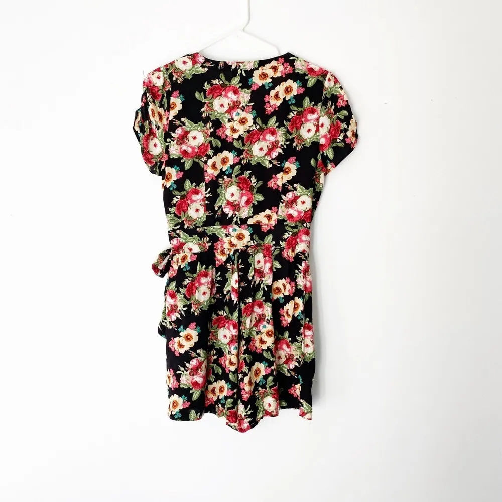 Forever 21 Floral Romper Black Multicolor Short Sleeve Tie Waist Size Medium - Image 8
