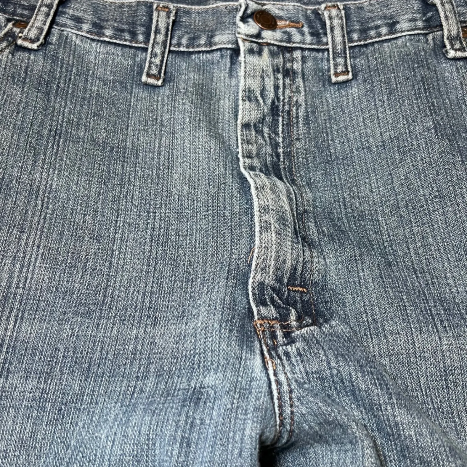 Wrangler Relaxed Straight Blue Jeans Mens 44x30 Denim Distress Rugged Workwear - Image 15