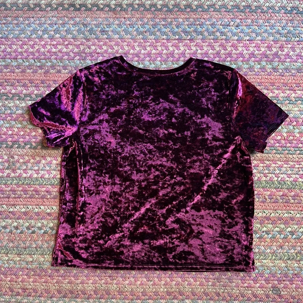 CRUSHED RED VELVET ARIZONA JEAN CO TEE - Image 2