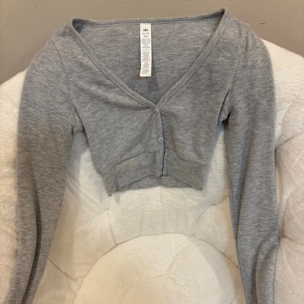 ALO Yoga Gray Long Sleeve Top - Image 2