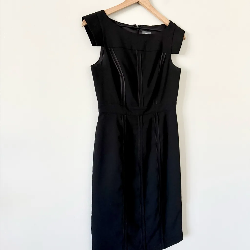 Vince Camuto Cap Sleeve Sheath Dress in Black with Contrast Piping - Size 4 - Image 2