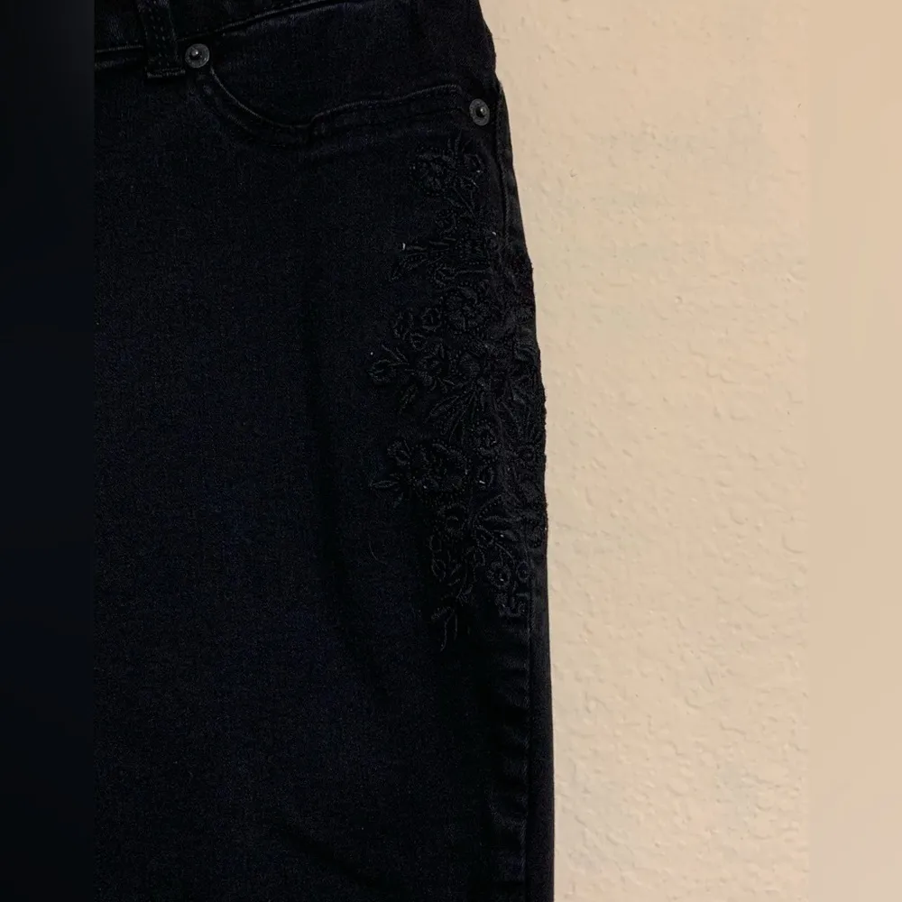 Maurices women’s embroidered skinny black jeans sz XL-Reg - Image 3