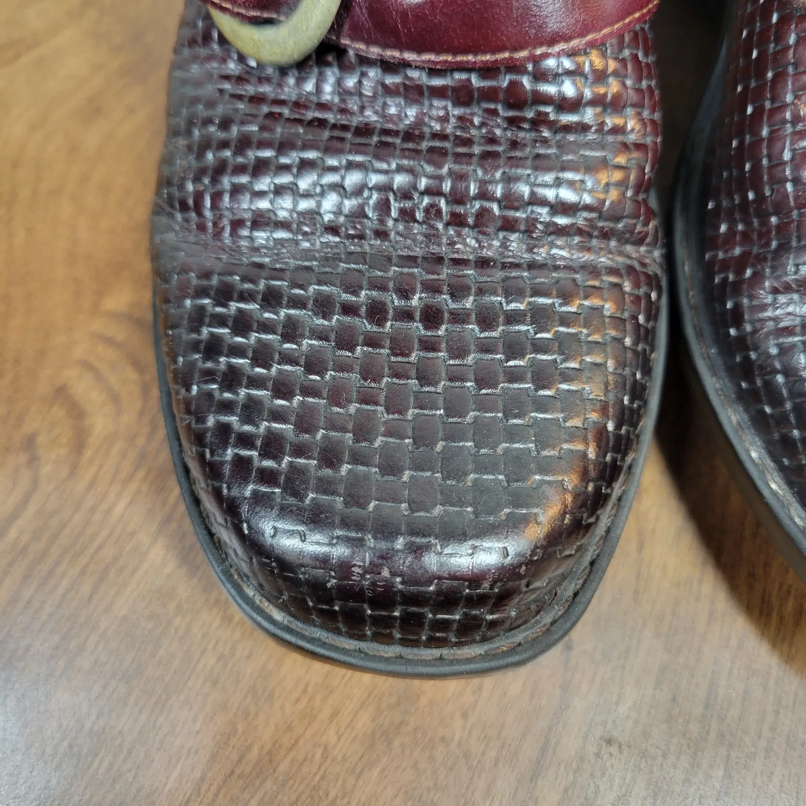 Clarks Artisan Womens Shoes 7.5 Burgandy Weaved Leather Buckle Slip‎ On Mules - Image 9