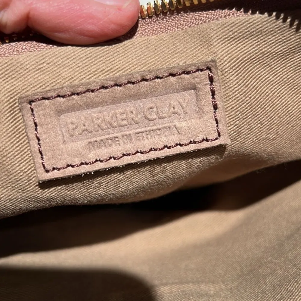 Parker Clay Tan Sued Leather Crossbody Purse B91 - Image 8