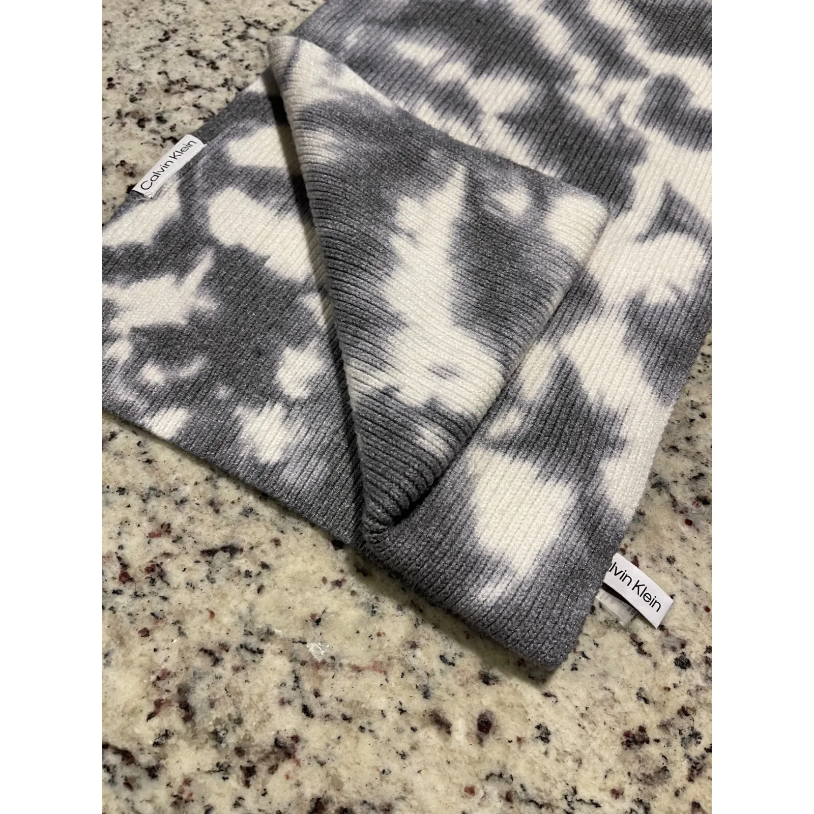 Calvin Klein Women Tie Dye Knit Scarf Gray White Ribbed Cozy Winter Accessory - Image 2