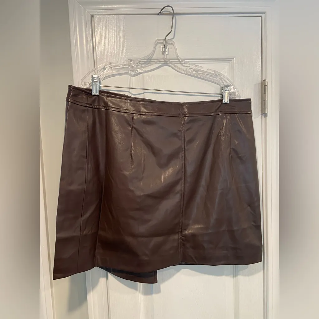 NWT Crissrexo Size XXXL Brown Faux Leather Front Zip Asymmetrical Mini Skirt - Image 8