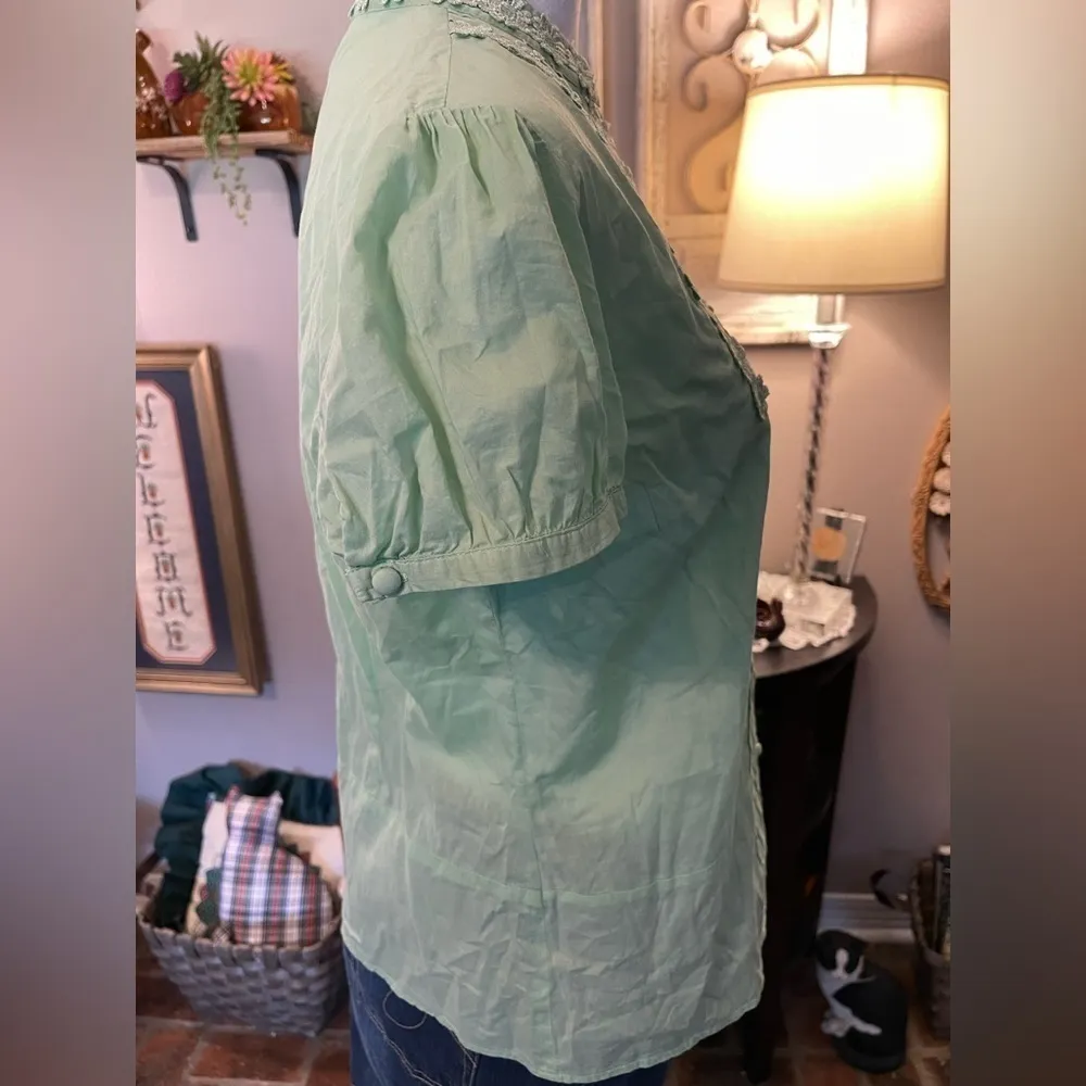 Caribbean Joe cotton button down top with cap sleeves, pin tucks & lace trim. - Image 5