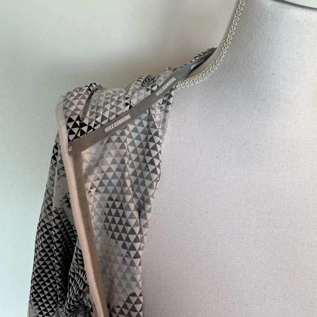 Nike Running Lightweight Windbreaker Zip Jacket | S | EUC | Black/White | Geo - Image 10