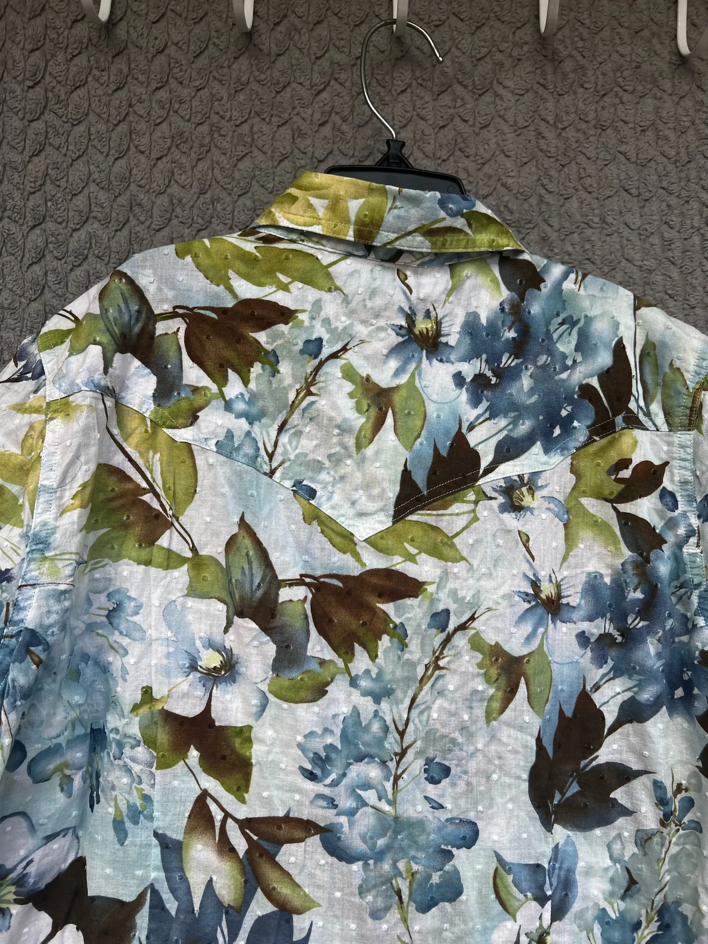 Ariat women's floral short-sleeve button-up shirt size Large  - Image 5