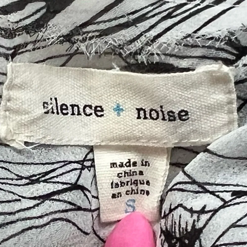 Silence + Noise Urban Outfitters Scoop Neck Asymmetrical Tank Top Pullover White - Image 5