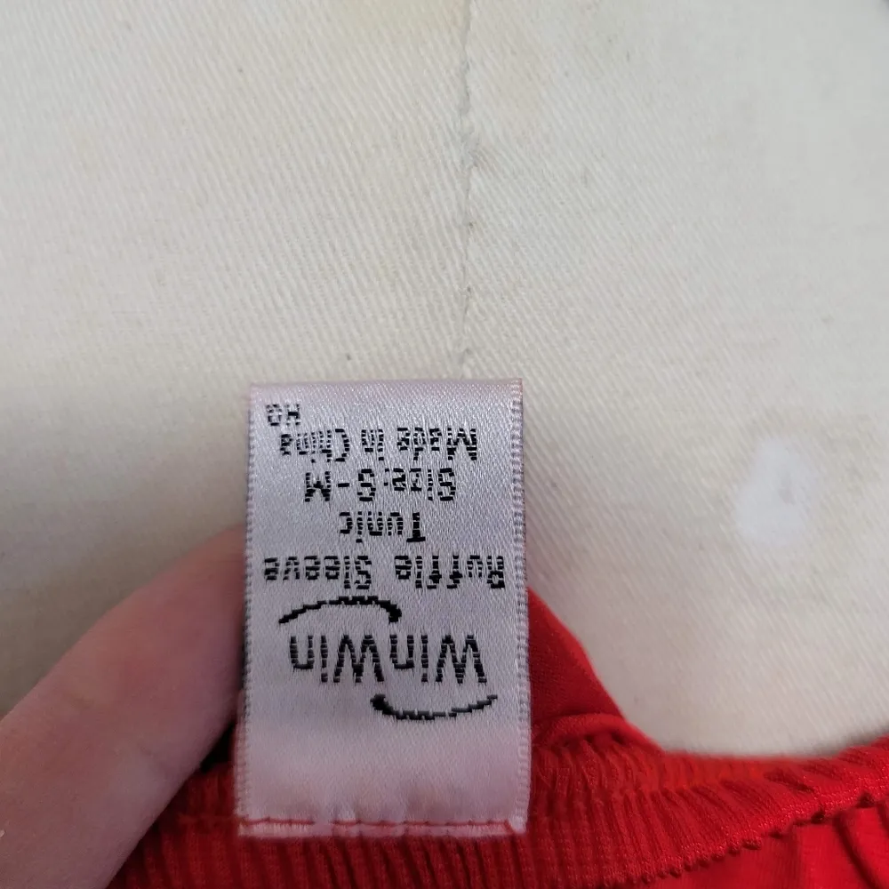 Winwin red off shoulder crochet flounce sleeve tunic size medium - Image 6