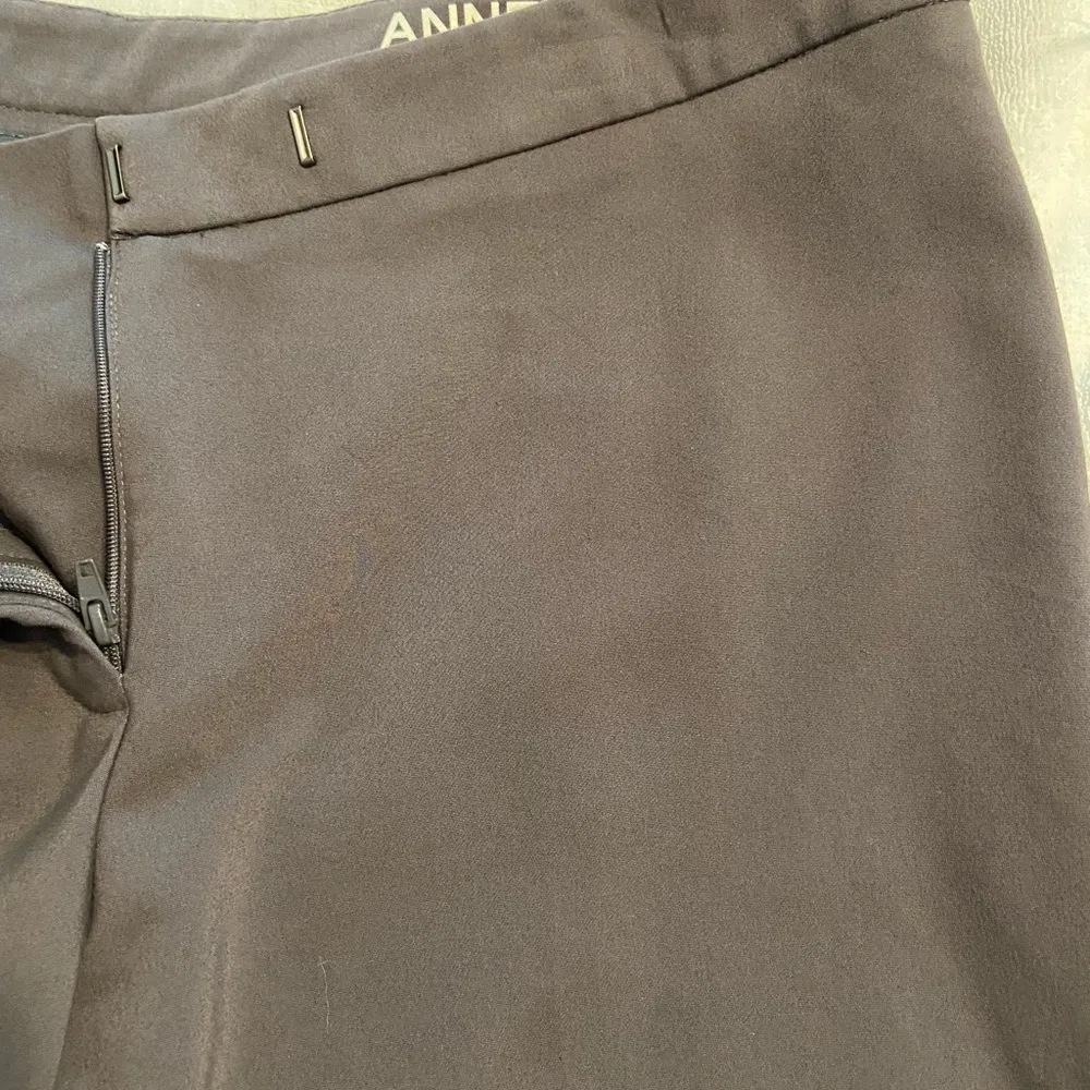 Anne Klein pants size 12 preowned no rips or smell pets free home - Image 3