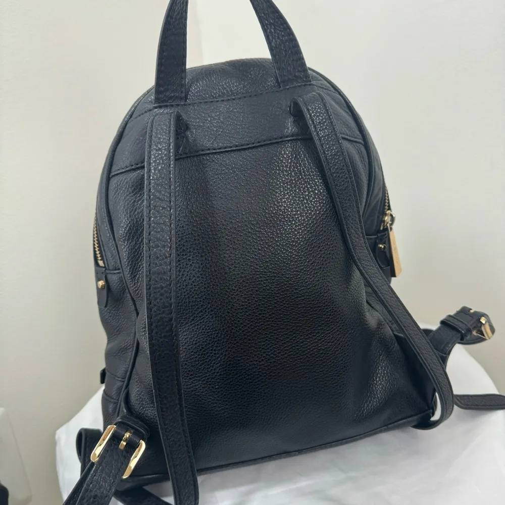 Michael KORS Black Pebble Leather Rhea zip Backpack. 3 pockets 1 zippered inside - Image 6