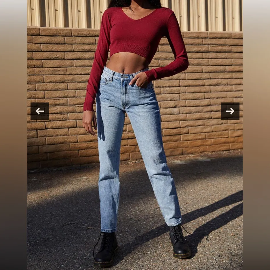 🌞John Galt Brandy Melville Maroon Red V Neck Cropped Long Sleeve Sweater #P - Image 2