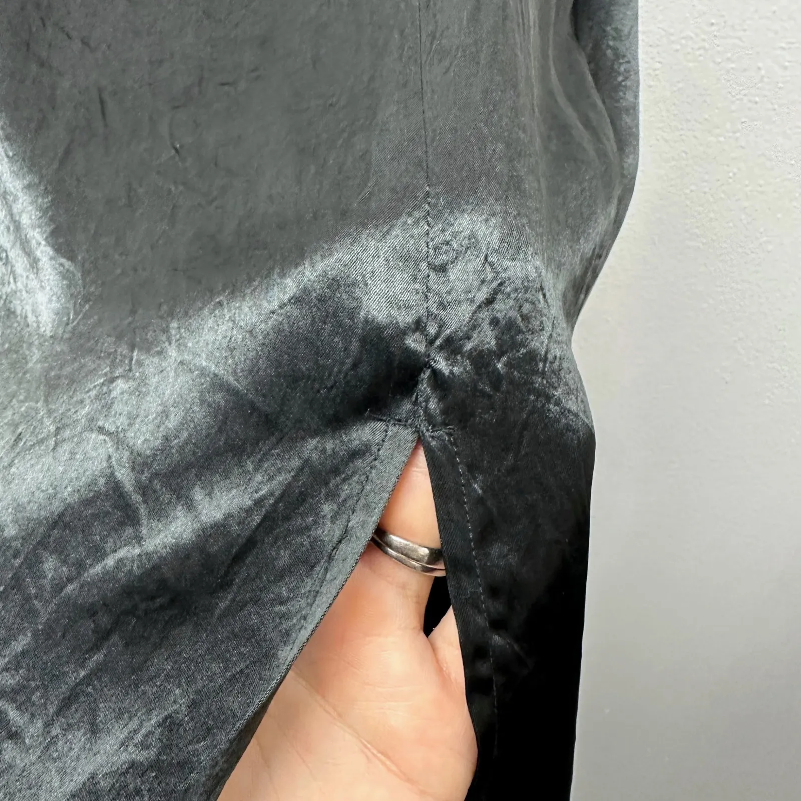 Aritzia Babaton‎ Eames Satin Side Slit Midi Skirt Black Size 2 - Image 4