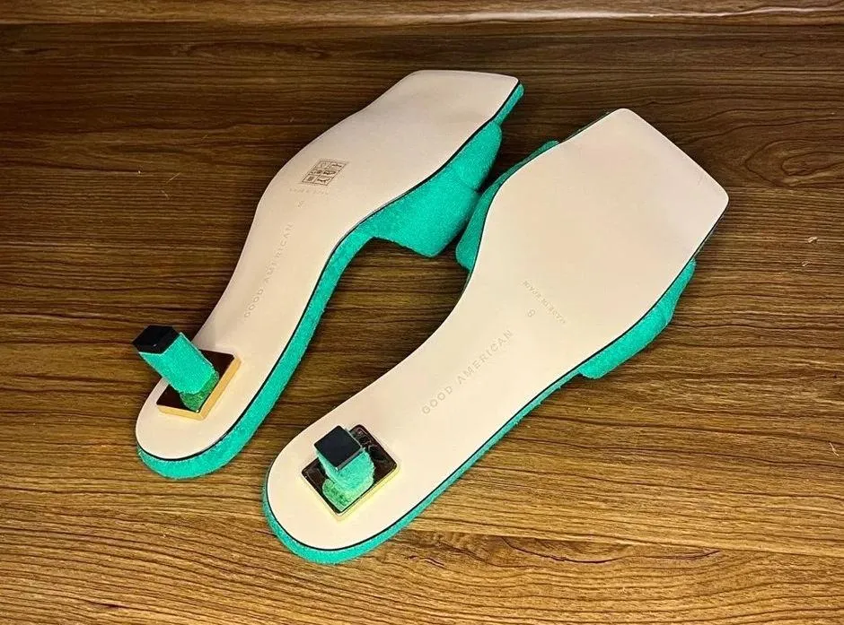 Good American Green Kitten Heel
Women’s 8

Kickstand Mule High Terry Cloth - Image 4