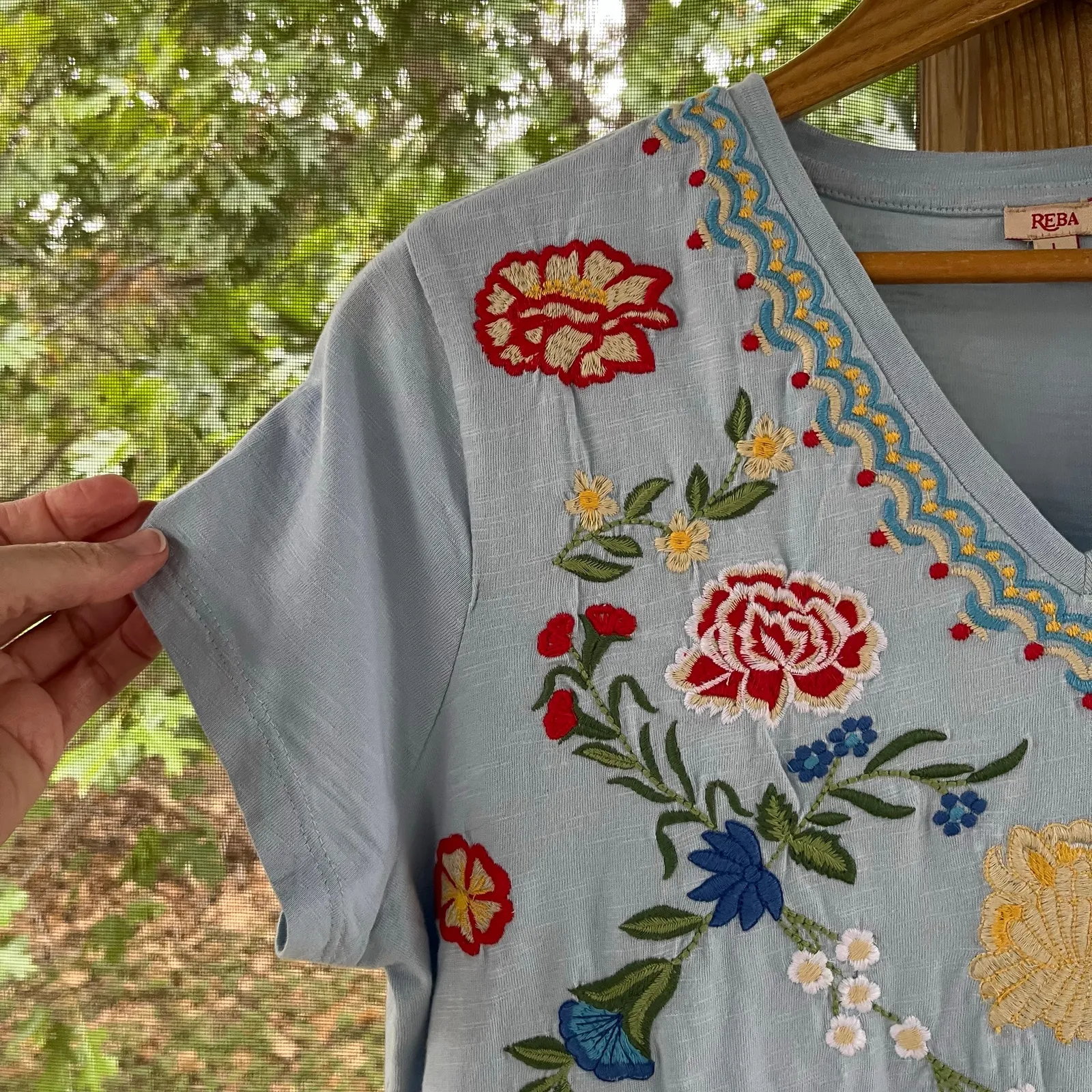 Reba  Women's Blue Embroidered V-Neck Top Size L - Image 3