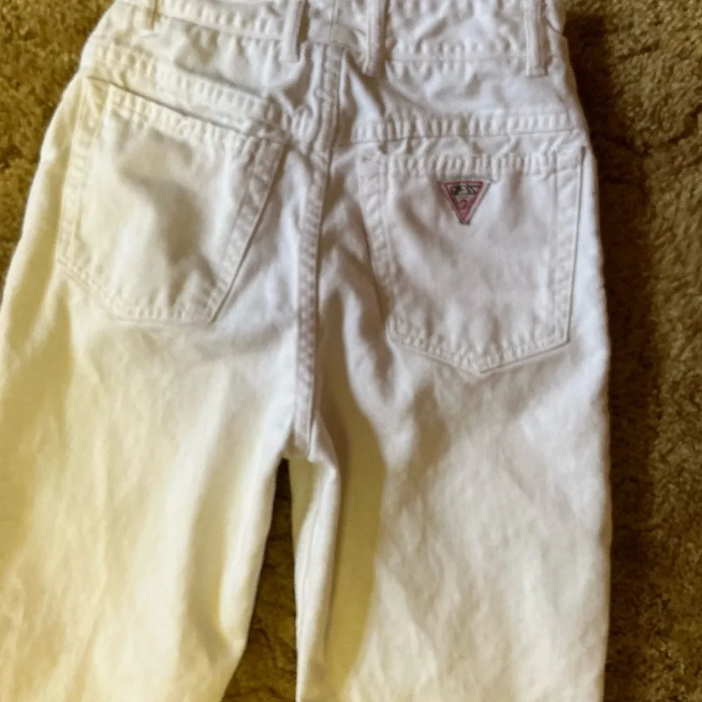 Vintage 80s GUESS High Rise Slim Leg Jeans | White Denim Ankle Zip Size 23 - Image 8