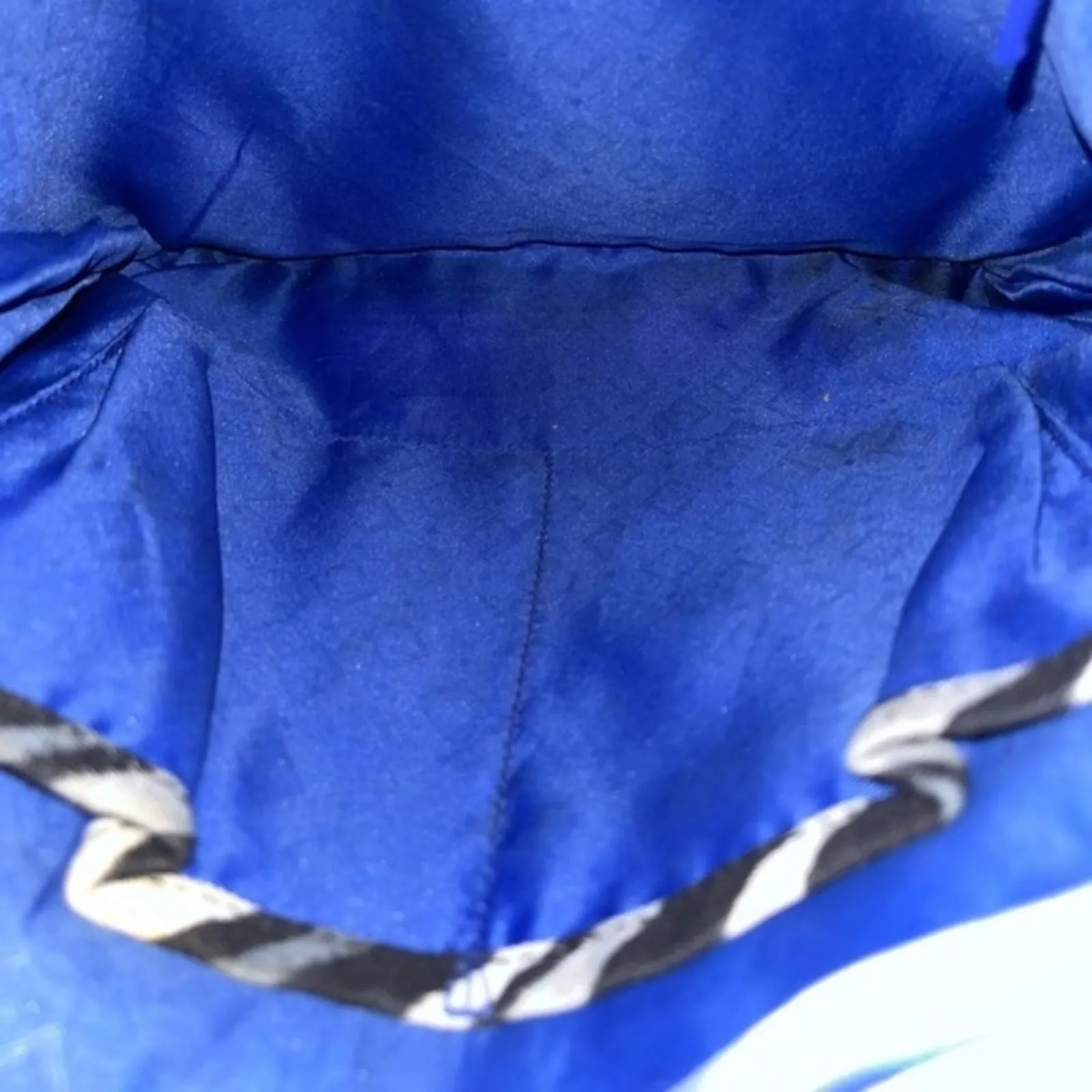 Vera Bradley Lotus Black And White Chevron Crossbody‎ Bag - Image 12