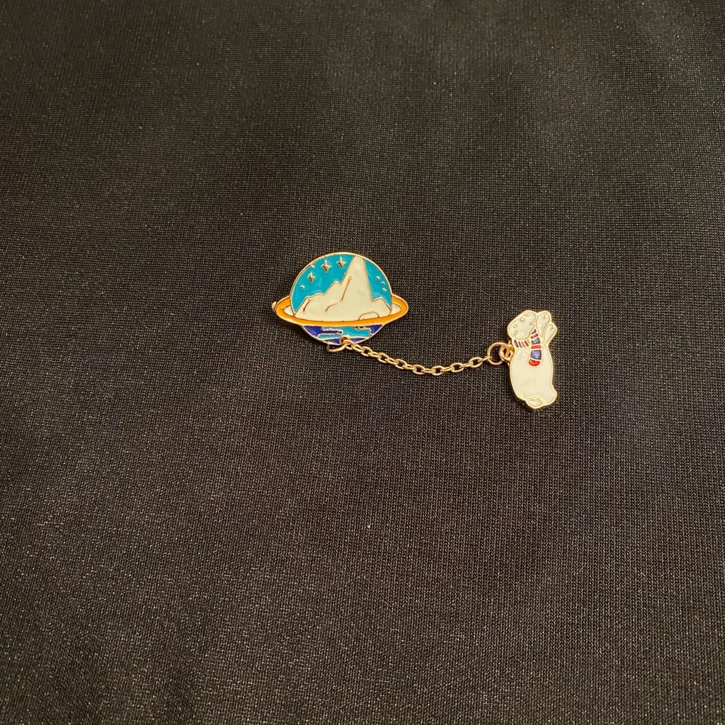 Space Polar Bear takes a celestial trip on this enamel pin/magnet 3FER Blue - Image 6