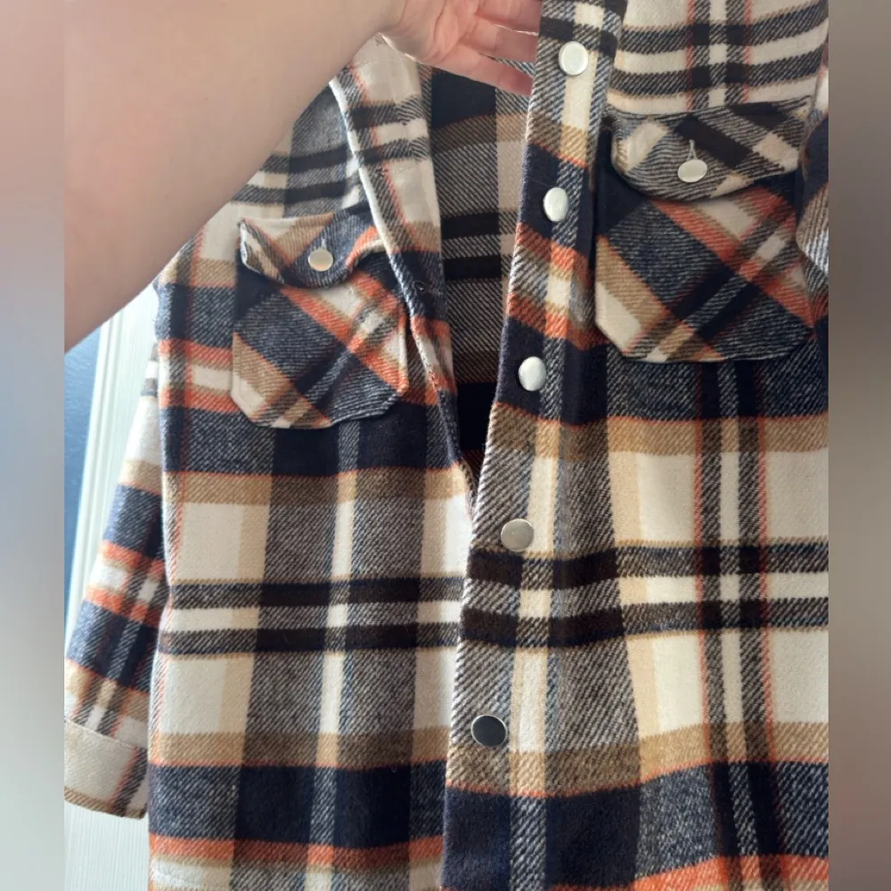 Cozy Plaid Button up Oversized Jacket Shacket lightweight medium - Image 3